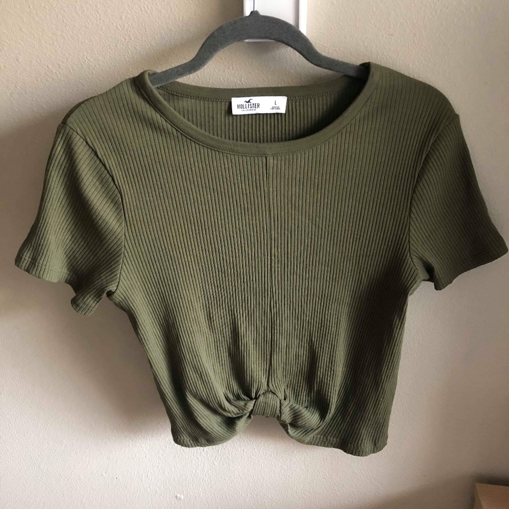 Holister cropped knotted T-shirt